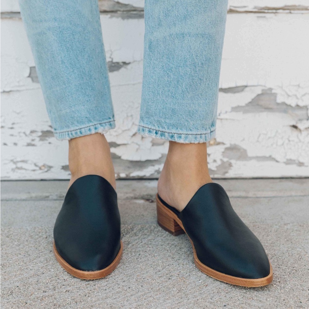 Soludos Venetian Mule in Black Leather (US 9)